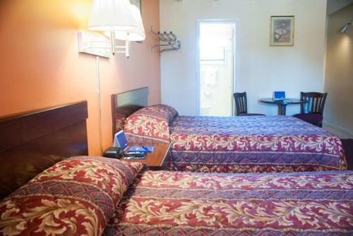 Nassau Holiday Motel