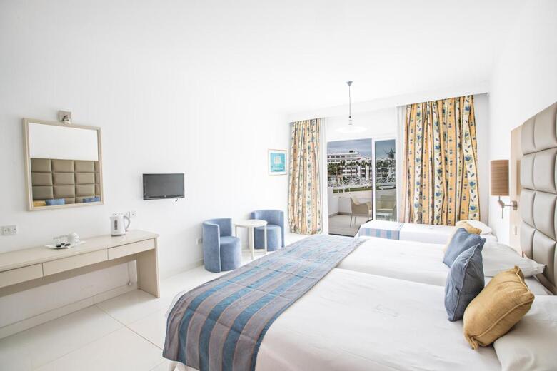 Hotel Odessa(.)