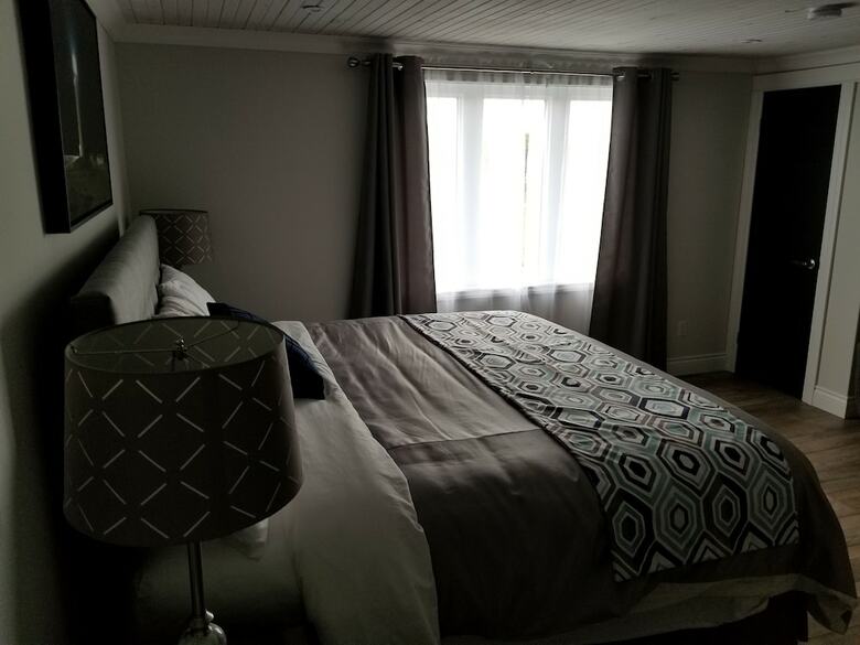 Motel Edge Of The Avalon Inn
