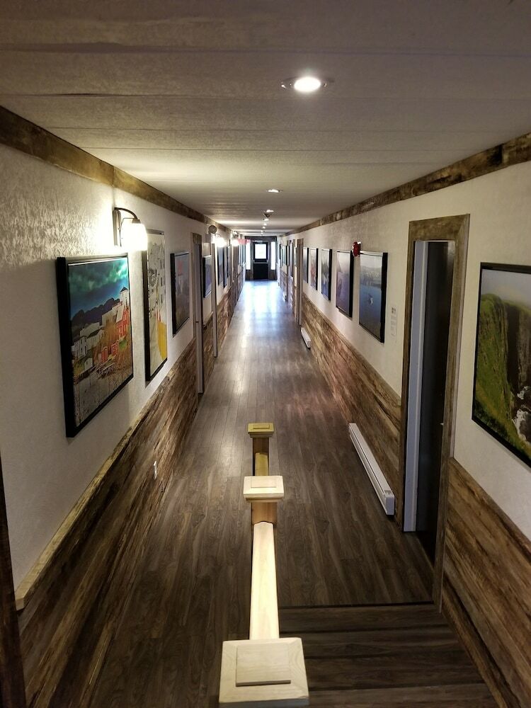 Motel Edge Of The Avalon Inn