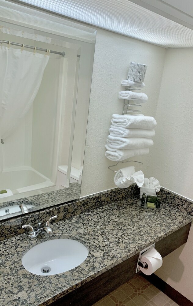 Hotel Bicentennial Inn