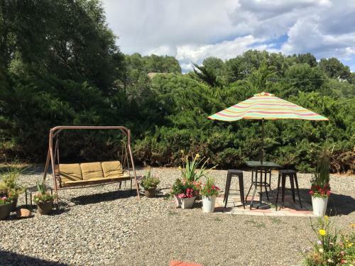 Hotchkiss Inn Motel