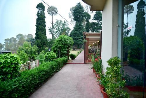 Hotel Xomotel Ranikhet Heights