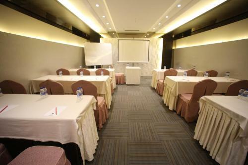 Hotel The Byke Suraj Plaza
