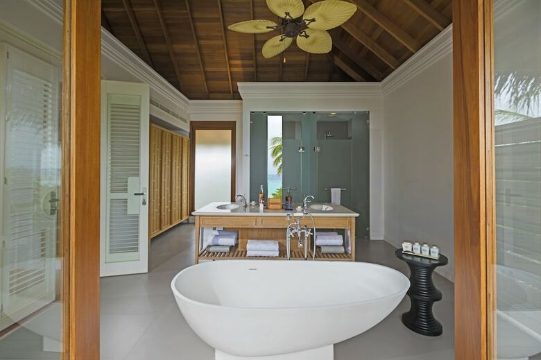 Hotel Dusit Thani Maldives