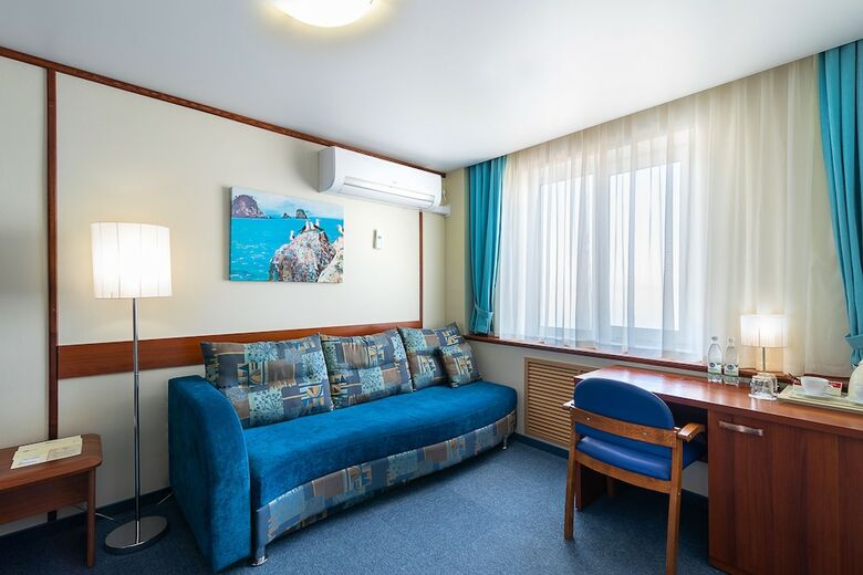 Hotel Equator