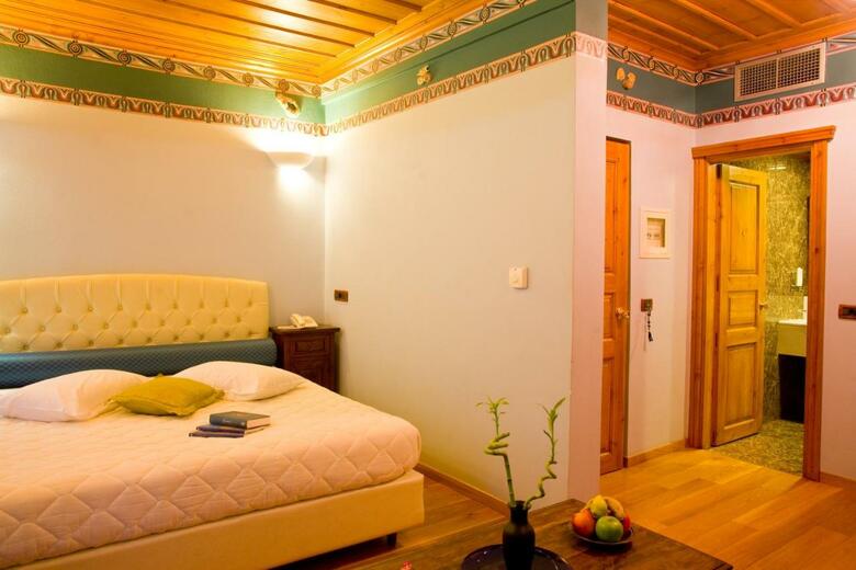 Hostal Kyveli Suites