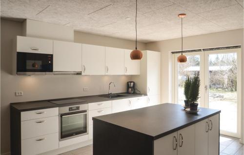 Three-bedroom Holiday Home In Vaggerlose