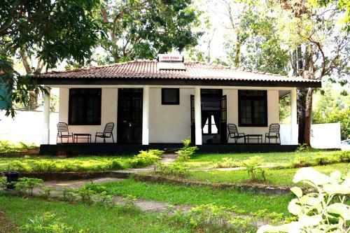 Hostal Dambulu Oya Family Park