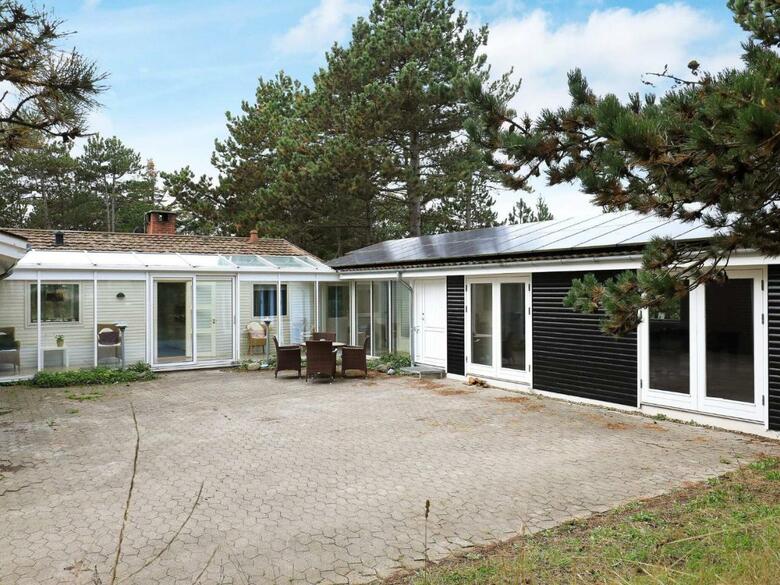 Six-bedroom Holiday Home In Humble