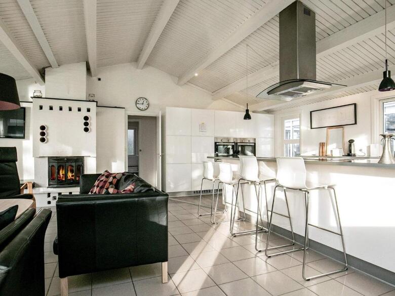 Six-bedroom Holiday Home In Humble