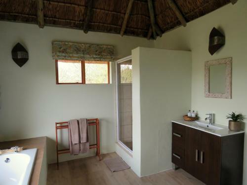 Woodbury Lodge ? Amakhala Game Reserve