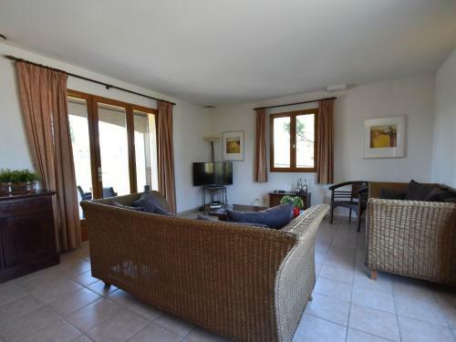 Spacious Holiday Home In Escales With Private Swimming Pool