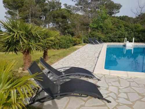 Spacious Holiday Home In Escales With Private Swimming Pool
