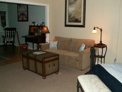 Apartamento Canalside Restaurant, Inn & Kitchen Store