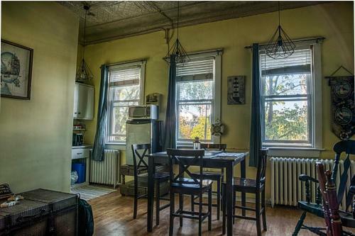 Apartamento Canalside Restaurant, Inn & Kitchen Store