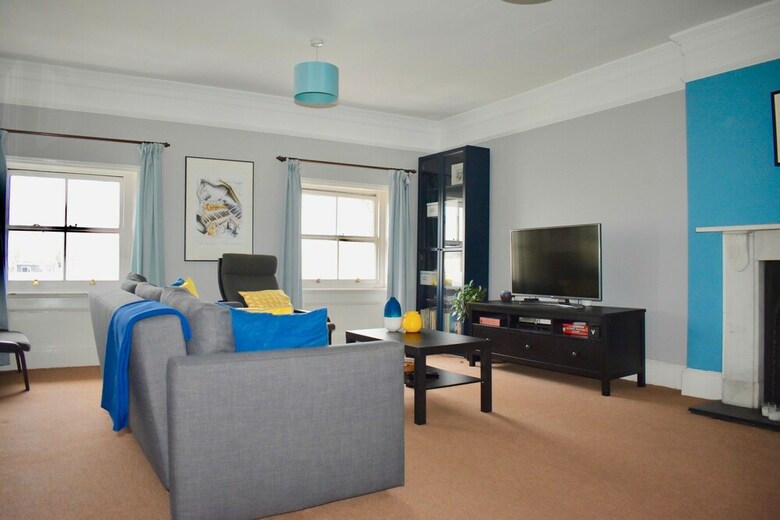 2 Bedroom Brighton Apartment With Sea Views