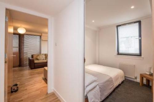 2 Bedroom Apartment In Pleasance Accommodates 4