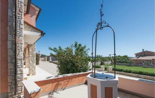 Four-bedroom Holiday Home In Orihi