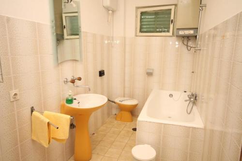Apartment Mrljane 8498b