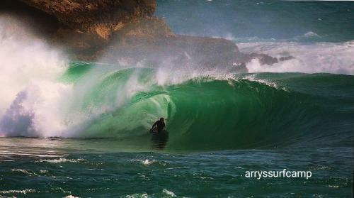 Hostal Arrys Watukarung Surfcamp