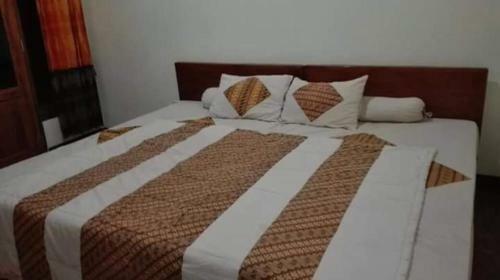 Hostal Arrys Watukarung Surfcamp