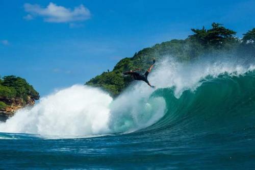 Hostal Arrys Watukarung Surfcamp