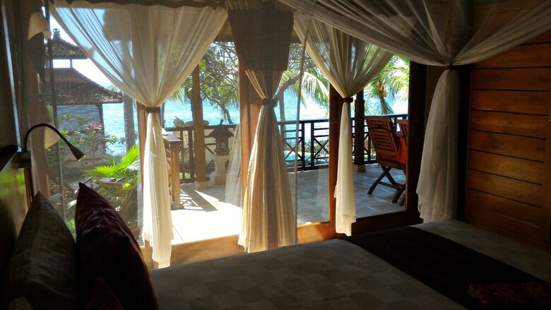 Teluk Indah Beach & Pool Villa