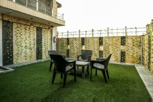 Oyo 10558 Hotel Qlark