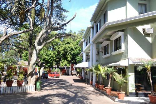 Jaffer Bhai's Brickland Hotel