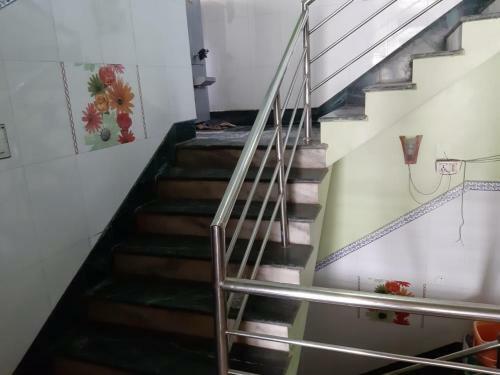 Hotel Goroomgo Sureswory Pampa Puri