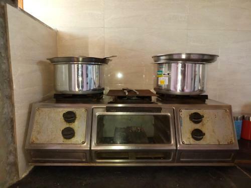 Hostal Rashmi Woods Hotel & Resort