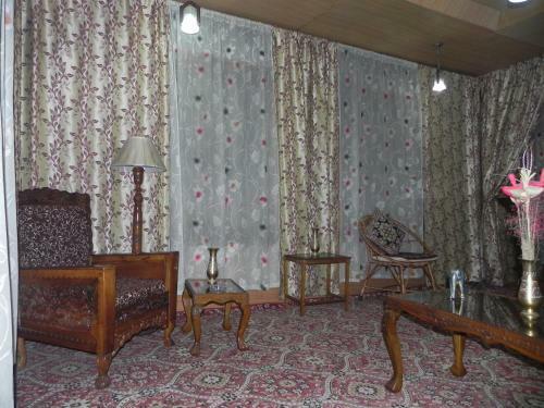Hotel Shabrose Houseboats