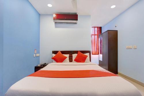 Hotel Oyo 8618 Mourya Grand