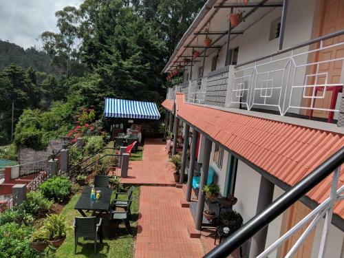 Hostal Reflections Guest House
