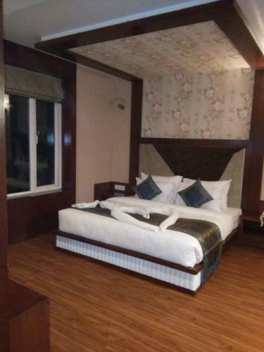 Hotel Square Inn