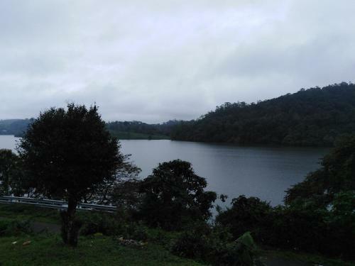 Hotel Malakkappara Dam Resort