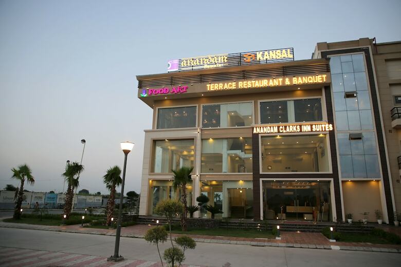 Hotel Anandam Clarks Inn Suites Vrindavan