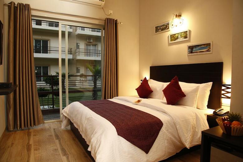 Hotel Anandam Clarks Inn Suites Vrindavan