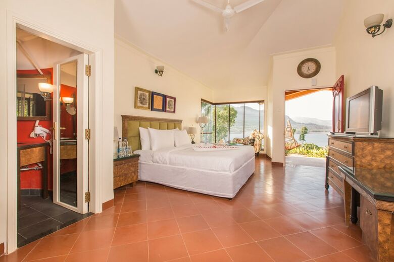 Hotel Residency Lake Resort & Spa