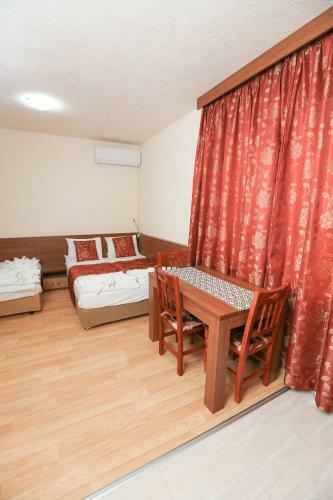 Hostal Guest Rooms Vais