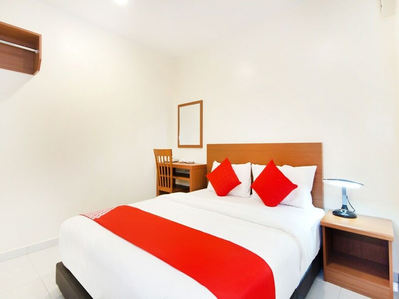 Oyo 710 Lawten Hotel