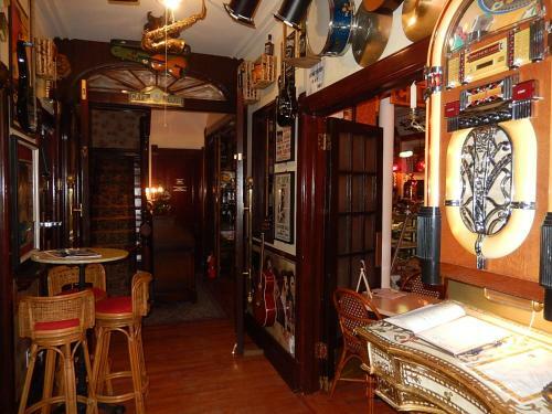 Bed & Breakfast G�te Et Caf� de La Tour