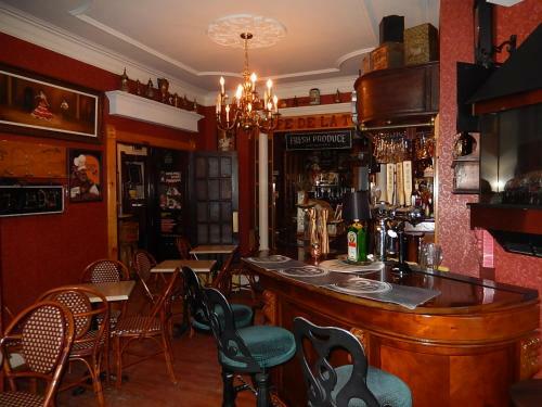 Bed & Breakfast G�te Et Caf� de La Tour