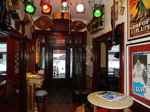 Bed & Breakfast G�te Et Caf� de La Tour