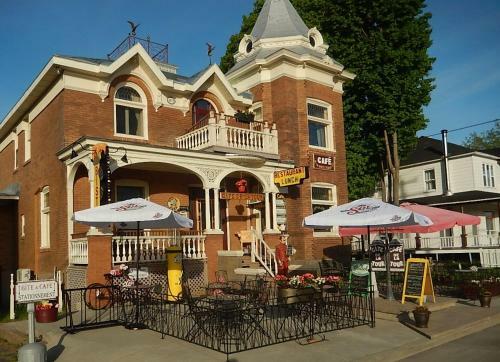 Bed & Breakfast G�te Et Caf� de La Tour
