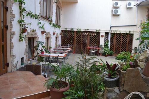 Hostal Patio Guest House