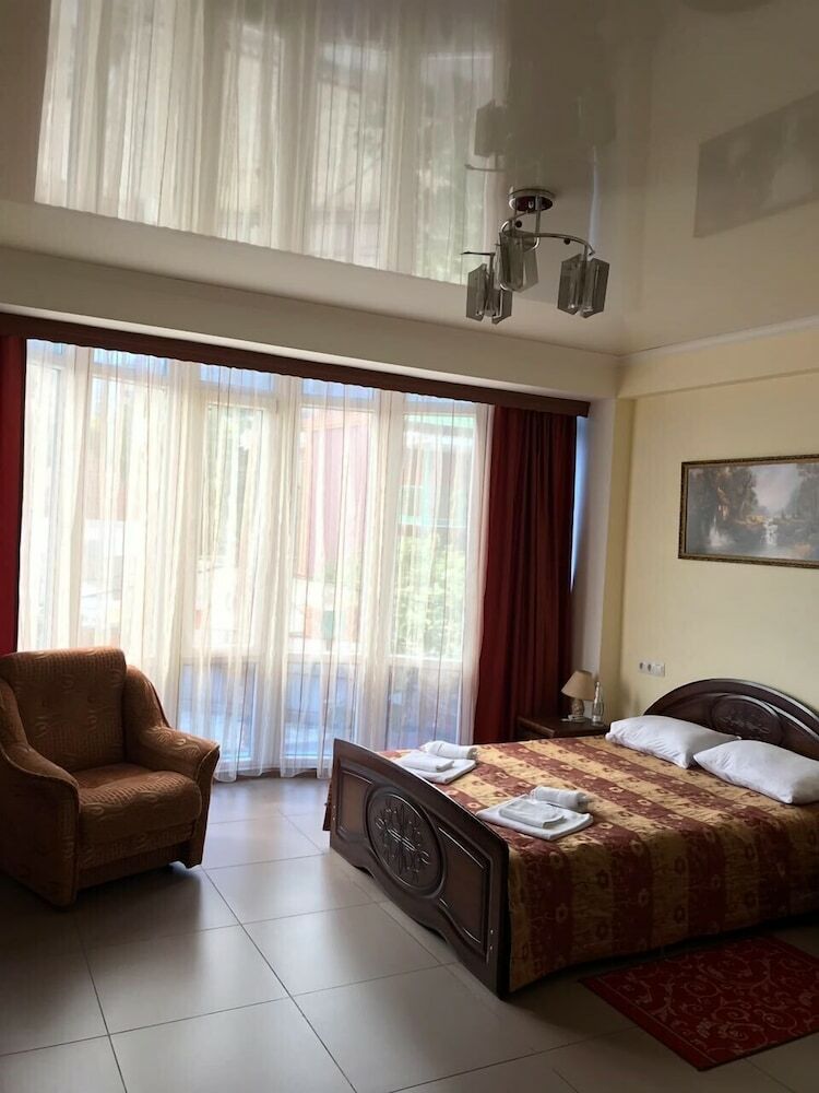 Hostal Kavkaz Hotel