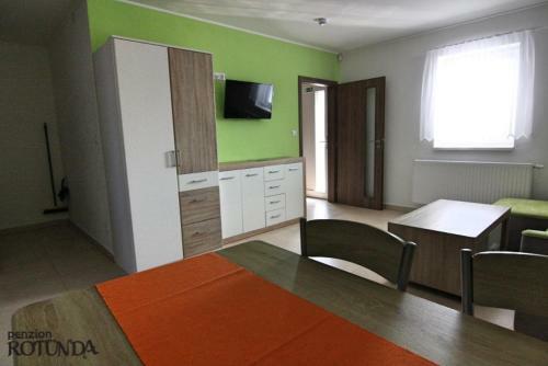 Hostal Penzion Rotunda