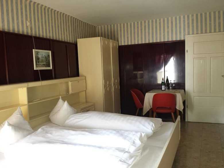 Hostal Hotel Zur Guten Quelle